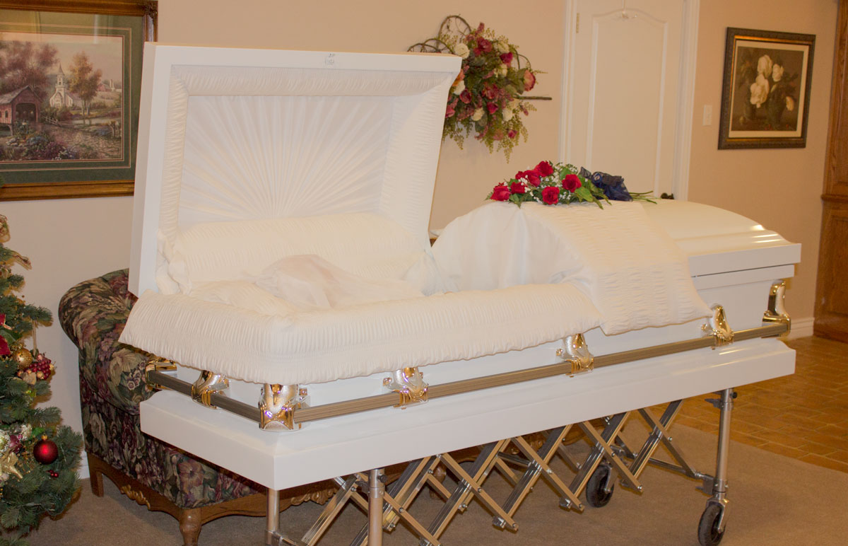 Dorothy Noorlander in coffin